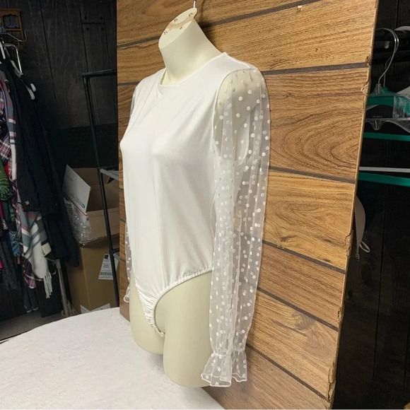 Alredine white body suit size medium polka dotted sheer sleeves 2 snap closure - Picture 6 of 8